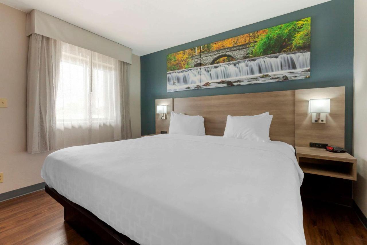 Clarion Pointe Hotel Tomah Ngoại thất bức ảnh