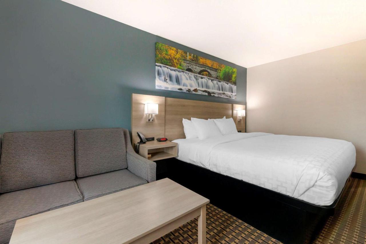 Clarion Pointe Hotel Tomah Ngoại thất bức ảnh