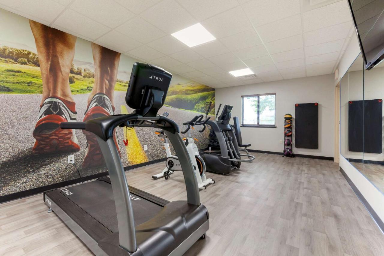 Clarion Pointe Hotel Tomah Ngoại thất bức ảnh