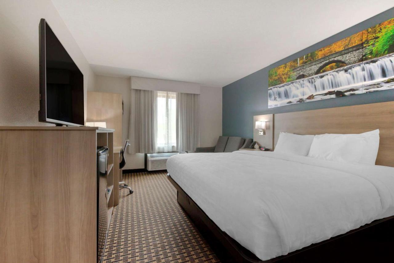Clarion Pointe Hotel Tomah Ngoại thất bức ảnh