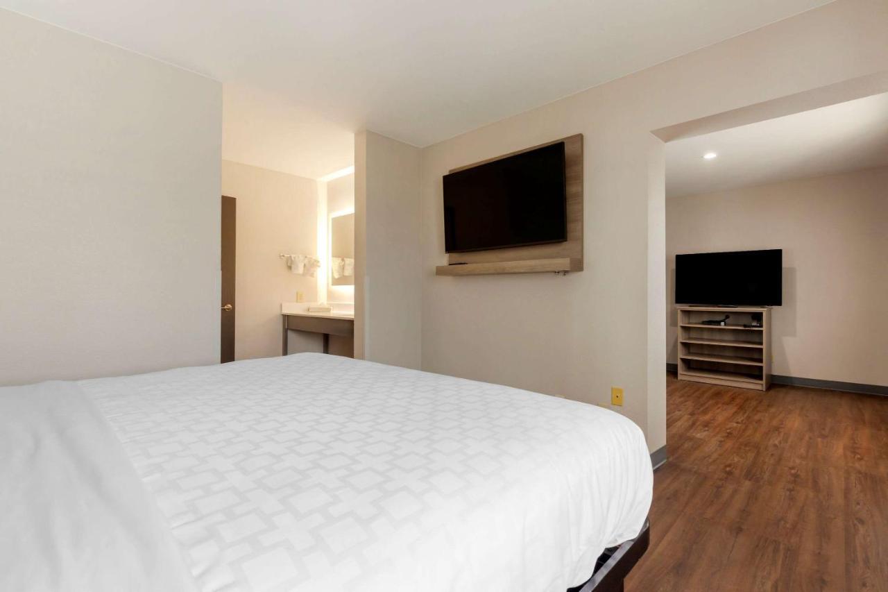 Clarion Pointe Hotel Tomah Ngoại thất bức ảnh