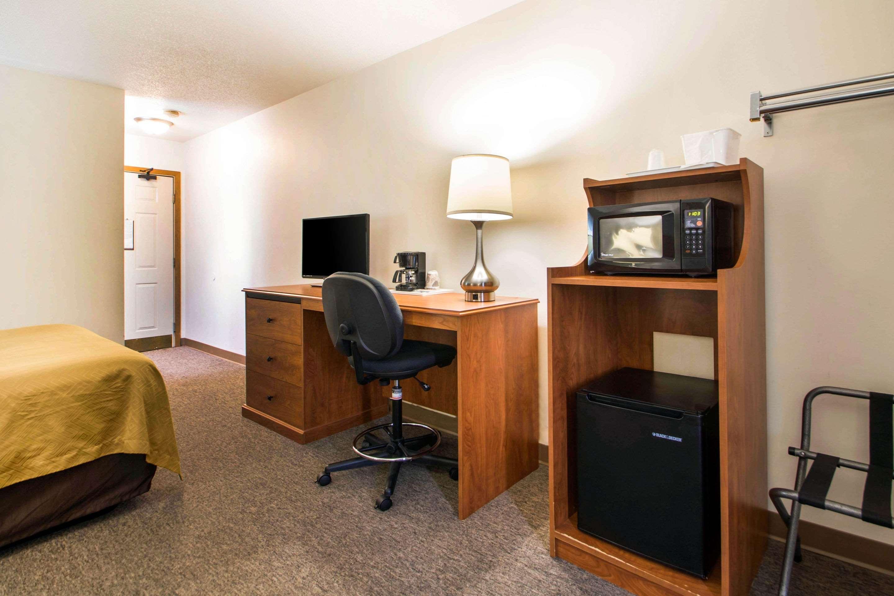 Clarion Pointe Hotel Tomah Ngoại thất bức ảnh