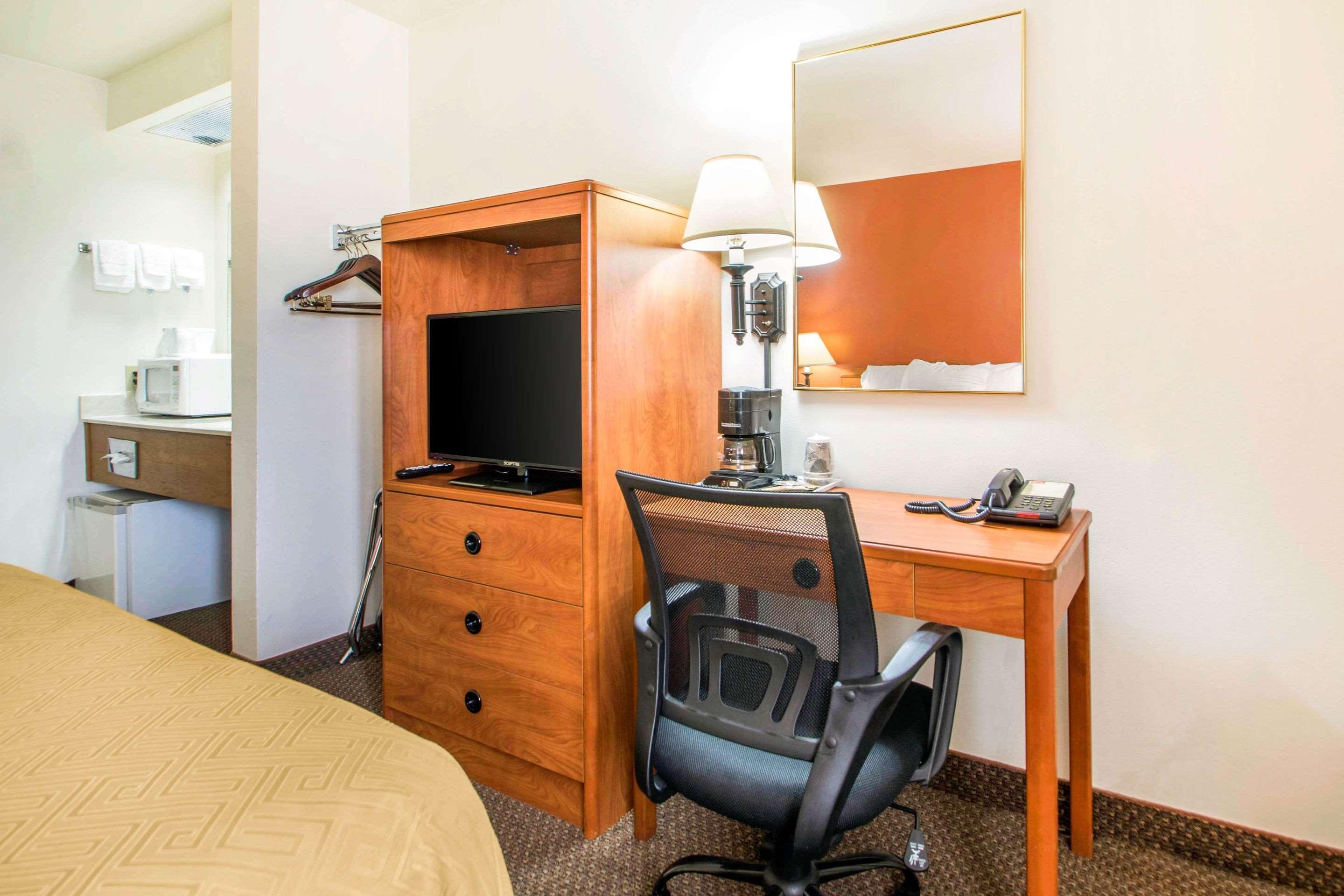 Clarion Pointe Hotel Tomah Ngoại thất bức ảnh