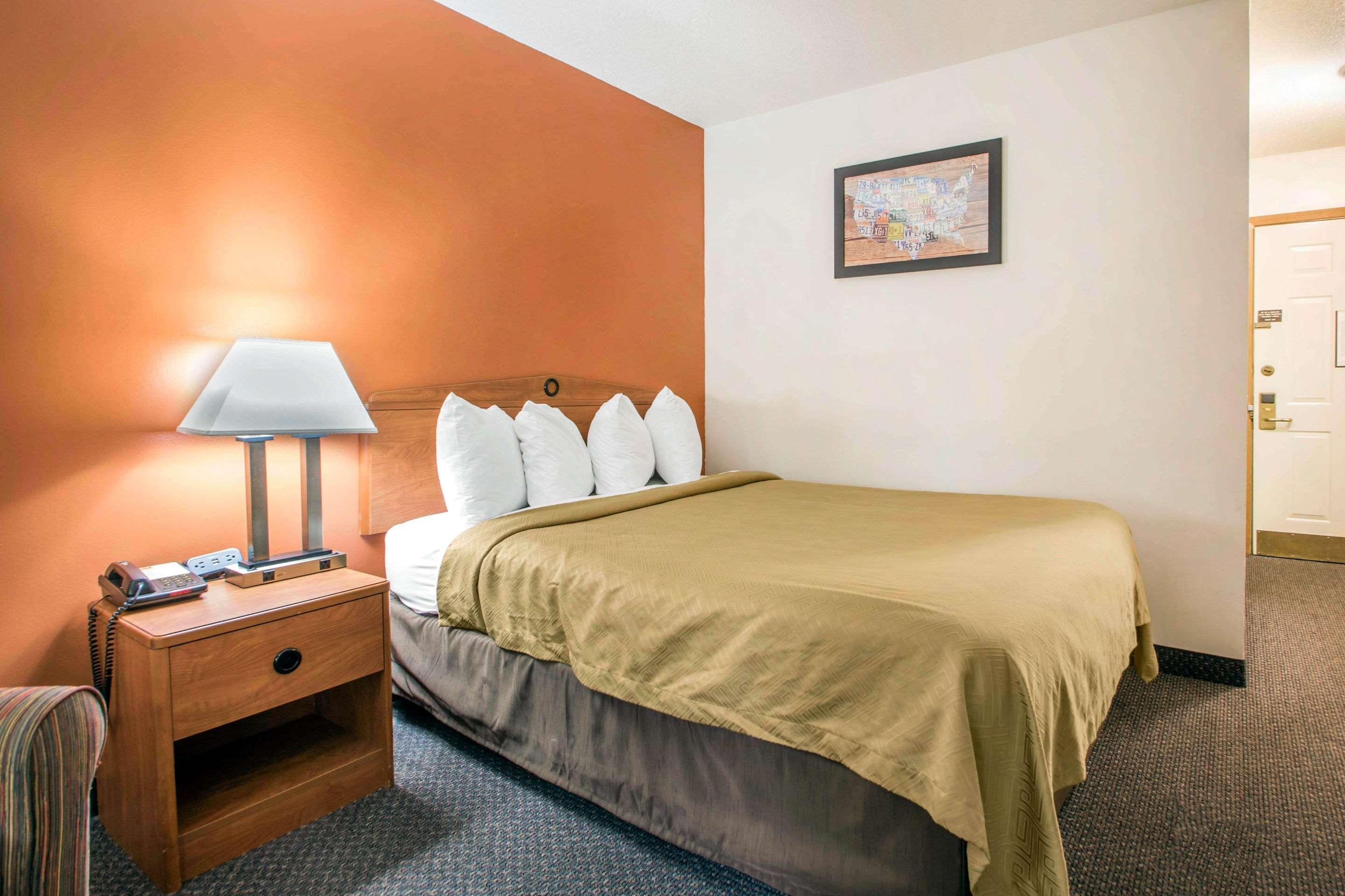 Clarion Pointe Hotel Tomah Ngoại thất bức ảnh