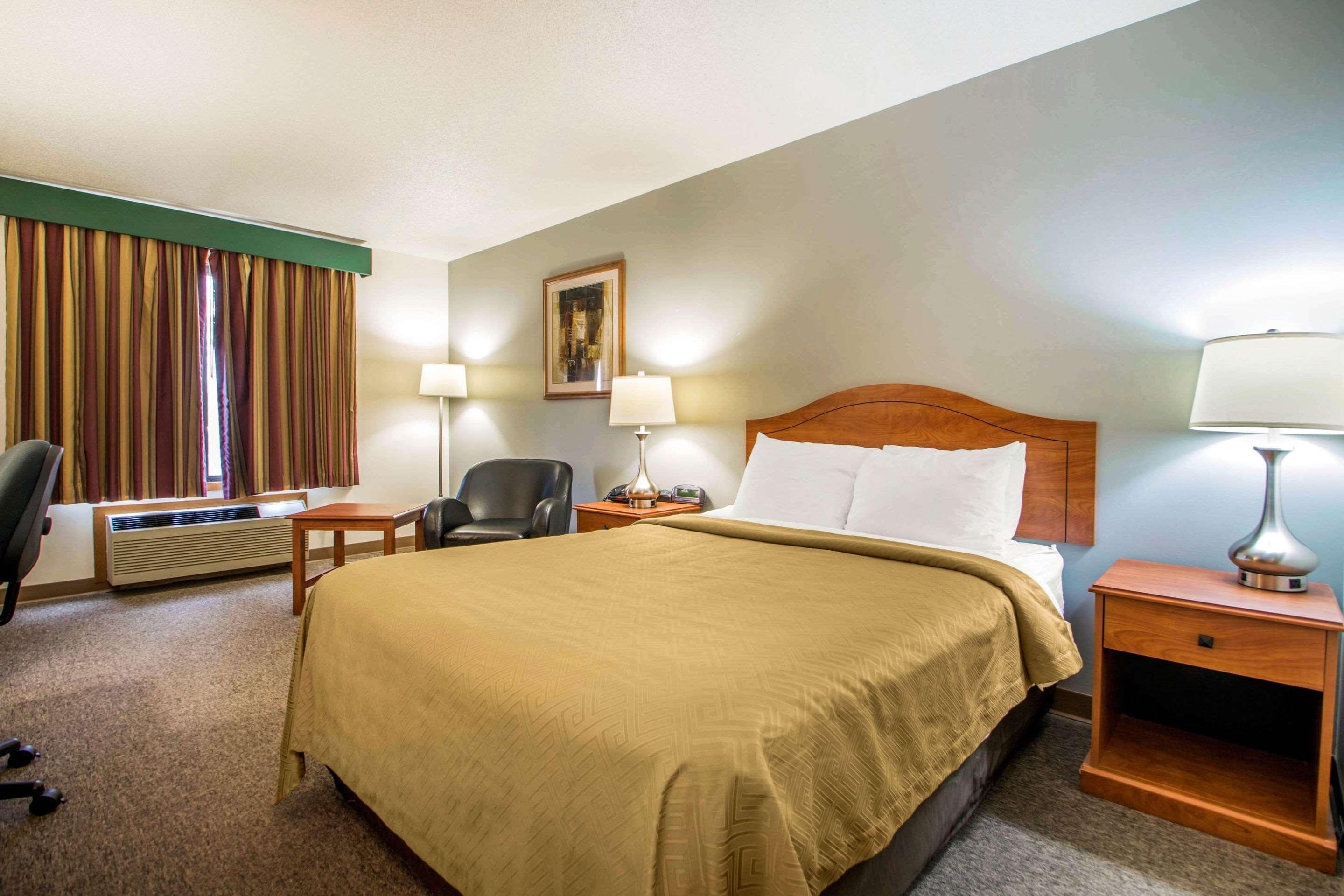 Clarion Pointe Hotel Tomah Ngoại thất bức ảnh