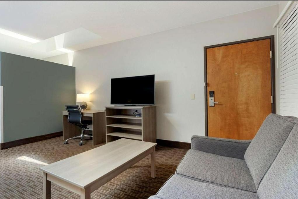 Clarion Pointe Hotel Tomah Ngoại thất bức ảnh