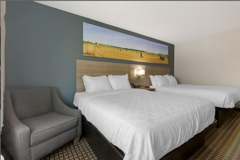 Clarion Pointe Hotel Tomah Ngoại thất bức ảnh