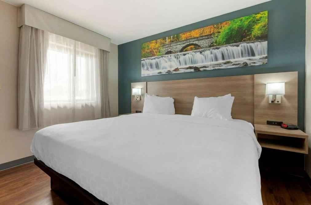 Clarion Pointe Hotel Tomah Ngoại thất bức ảnh