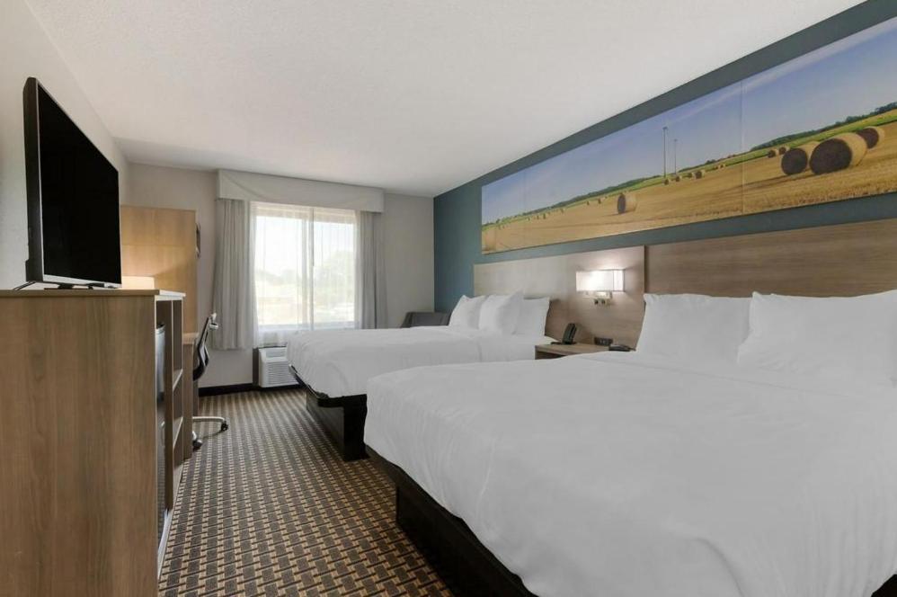 Clarion Pointe Hotel Tomah Ngoại thất bức ảnh