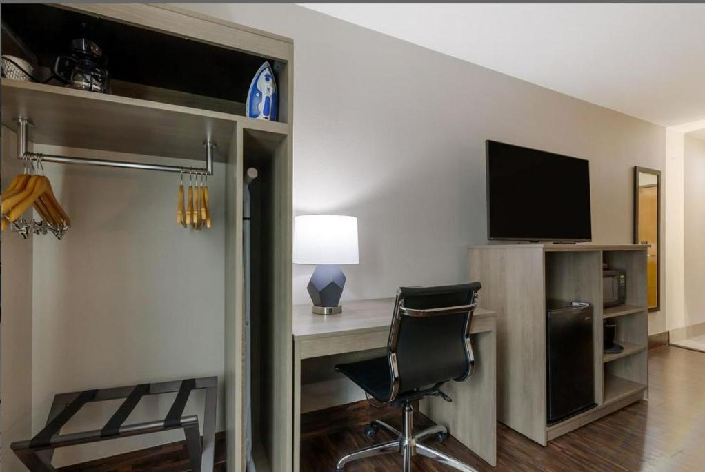 Clarion Pointe Hotel Tomah Ngoại thất bức ảnh