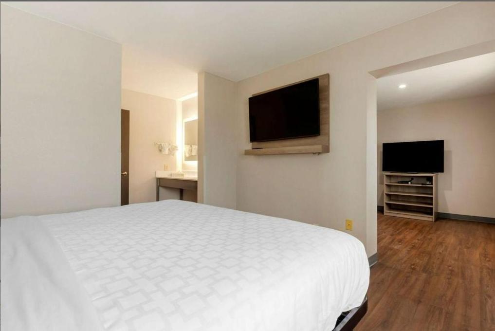 Clarion Pointe Hotel Tomah Ngoại thất bức ảnh