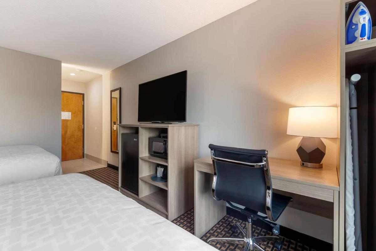 Clarion Pointe Hotel Tomah Ngoại thất bức ảnh